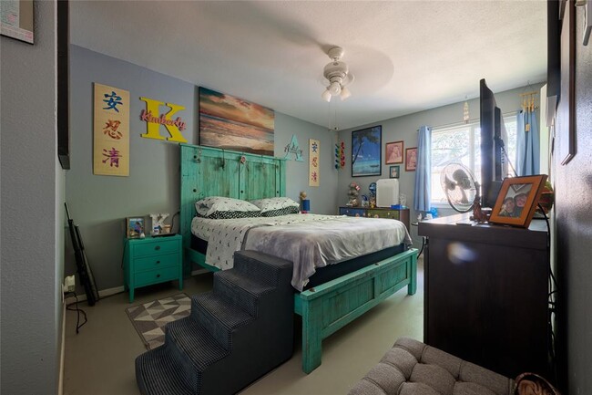 Building Photo - 2003 Old W Pl