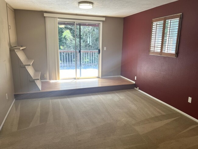 Building Photo - Charming 3 Bedroom, 2 Bathroom House near Fairhaven!! Check out our virtual Tour!