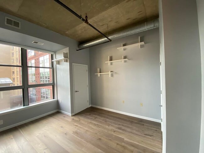 Building Photo - 1300 N St NW