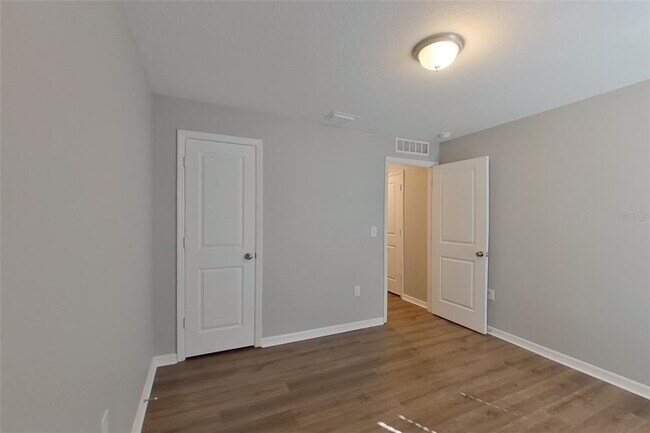 Building Photo - 9810 N Santee Terrace