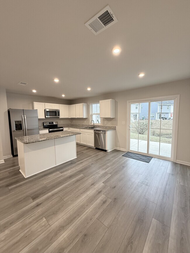 Building Photo - 400 el Camino Dr