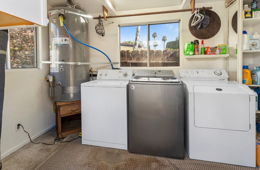 Building Photo - 4593 Hollister Ave