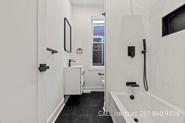 Building Photo - 2921 W Oxford St