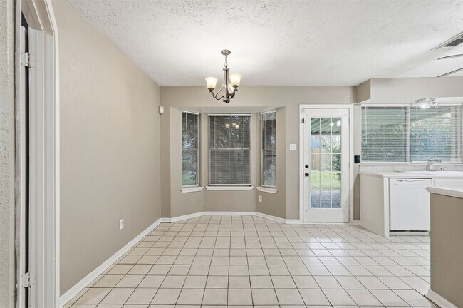 Building Photo - 21739 Park Bend Dr