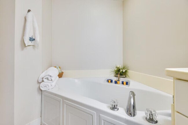 Building Photo - 2055 S Atlantic Ave