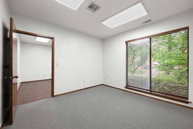 Building Photo - 1616 E 19th St