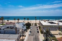 Building Photo - Beachside Retreat – Steps to the Sand in Hermosa Beach!