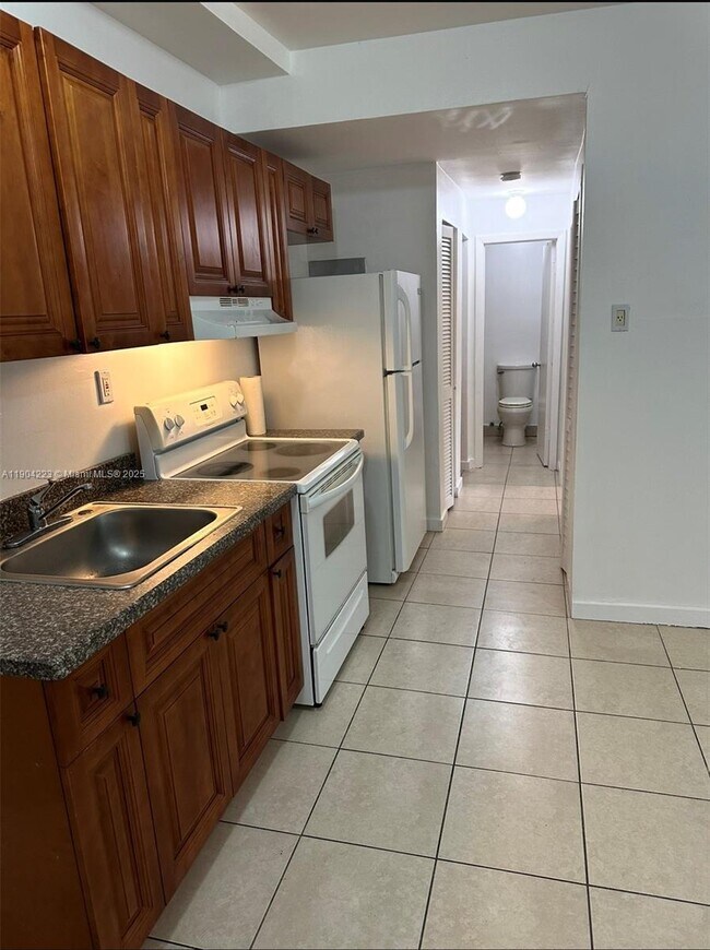 Primary Photo - 985 SW 5th St