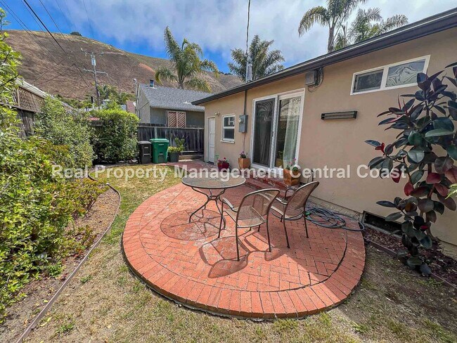 Building Photo - AVAILABLE NOW - Charming Shell Beach Home ...