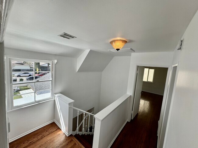 Building Photo - 4918 Haskell Ave