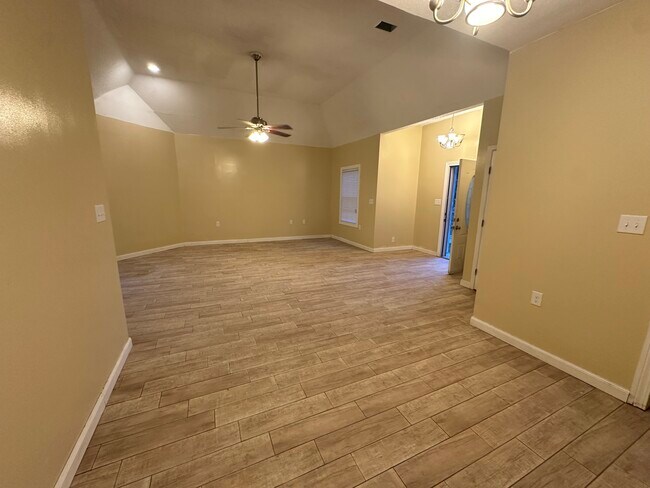Living room - 5 Laudeac Ct