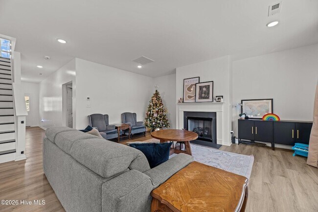 Building Photo - 109 Station Yard Rd