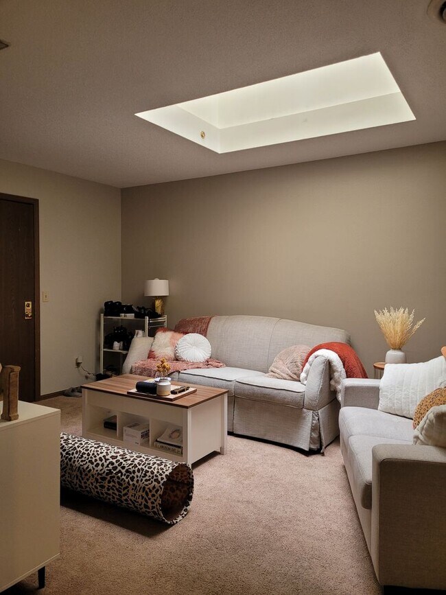 Building Photo - One bedroom One bath