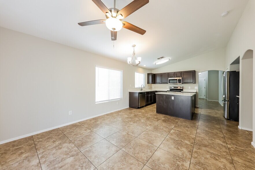 Building Photo - 12024 W Rosewood Dr