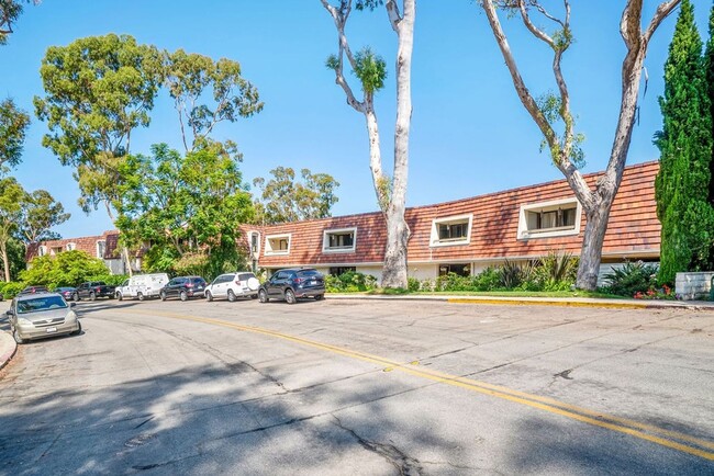 Building Photo - Malaga Cove Beauty