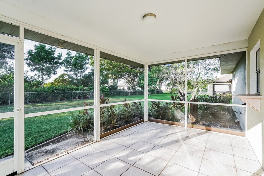 Building Photo - 28 SW 13th St