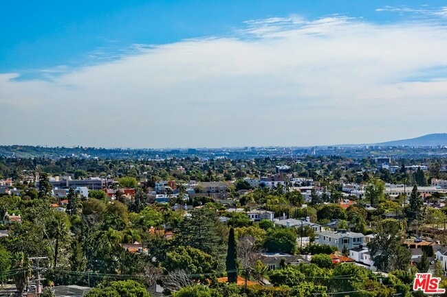 Building Photo - 10520 Wilshire Blvd