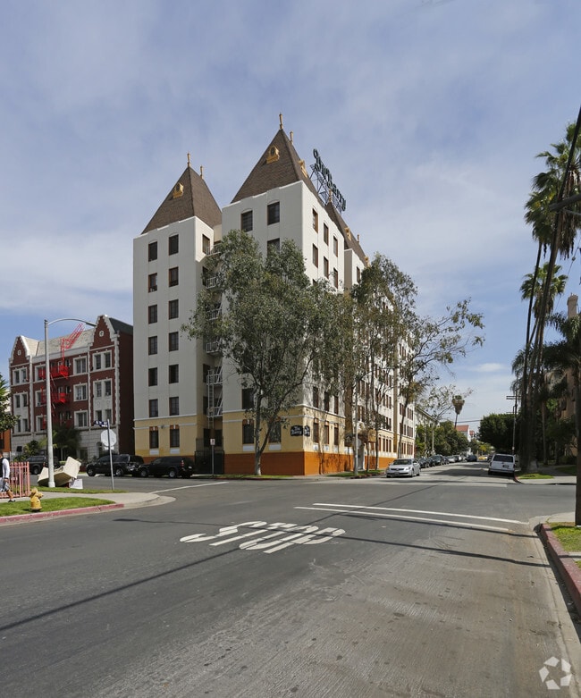 The Dubarry Los Angeles Ca Apartment Finder Building Photo The Dubarry
