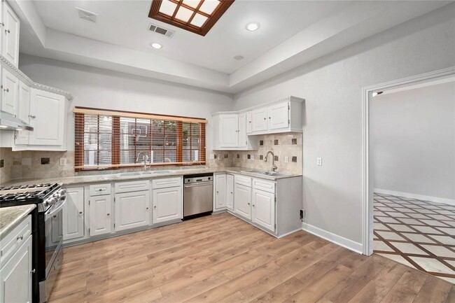 Building Photo - 6303 Lugary Dr