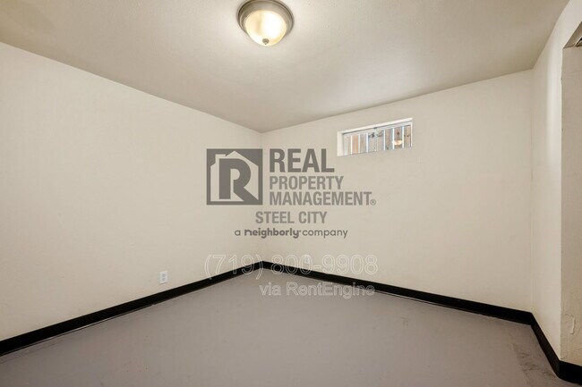 Building Photo - 909 W Evans Ave