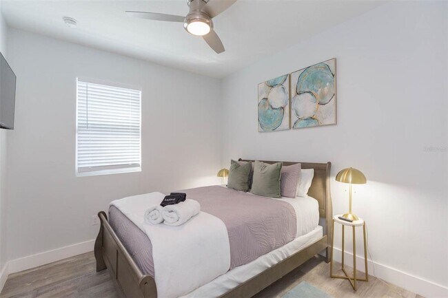 Building Photo - 2013 E Waters Ave