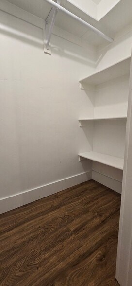 Building Photo - 8814 Daisy View Ln