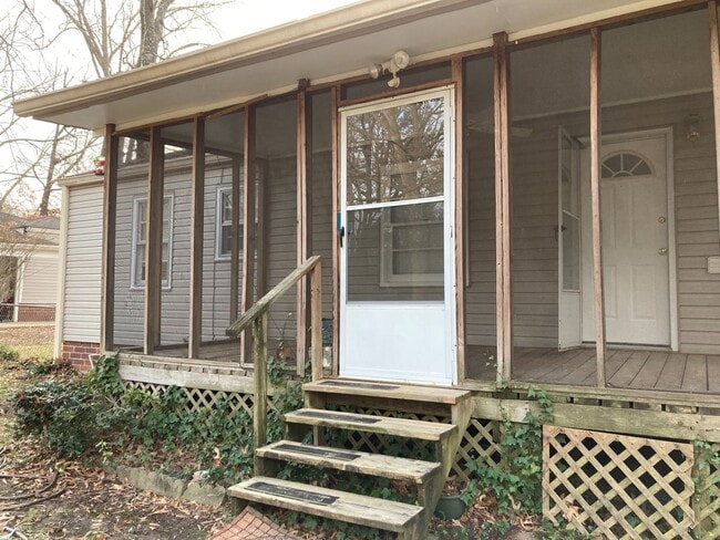 Building Photo - 2/1 Home in Garden Lakes $995.00