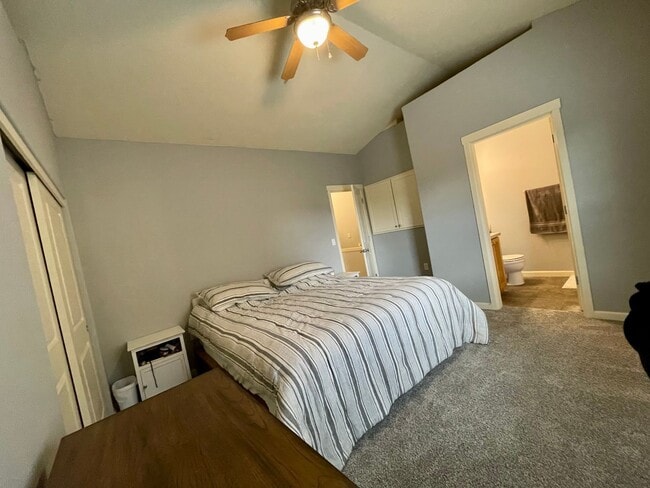 Building Photo - Sherwood Corner 3 Bed 2.5 Bath Townhome on top floor~  Reserved Parking and Washer & Dryer and Co...