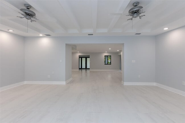 Building Photo - 13401 SW 83rd Ave