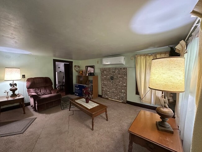 Building Photo - 3 bedroom/1 bath house  Fall Branch, TN