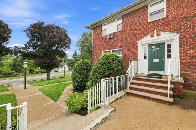 Building Photo - 199 N Beverwyck Rd