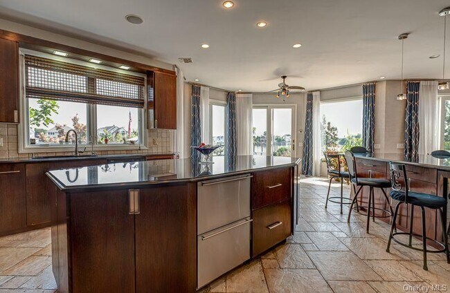 Building Photo - 37 Crescent Cove Cir