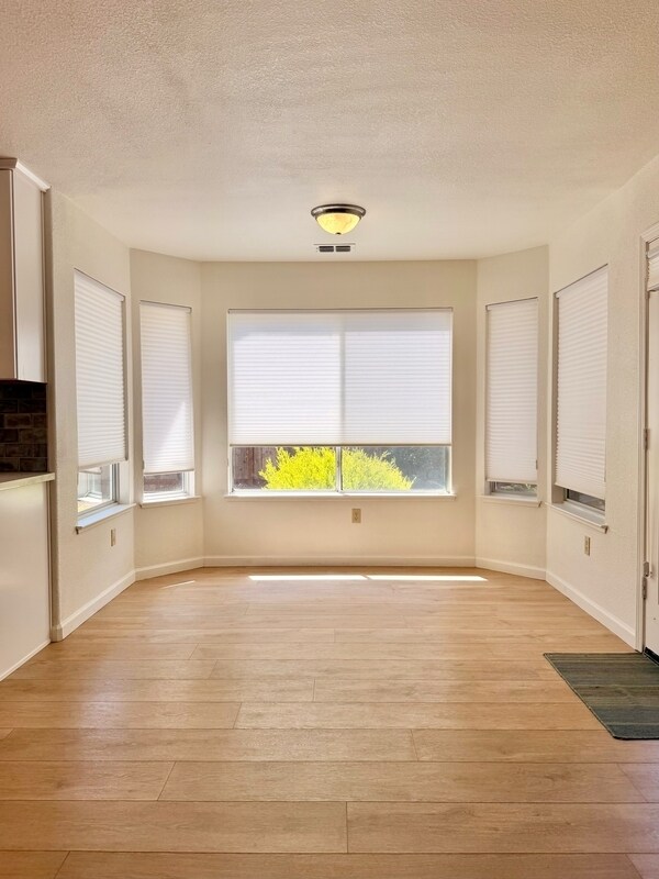Building Photo - 5663 Montclair Cir