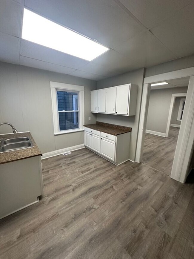 Building Photo - 142-144 Bowman St