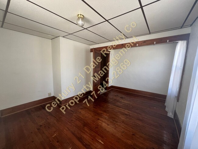 Building Photo - 3 Bedroom Home in Red Lion School District