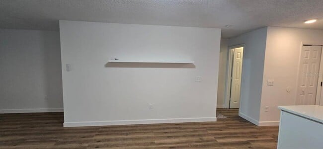 Building Photo - 669 Royalty Ct