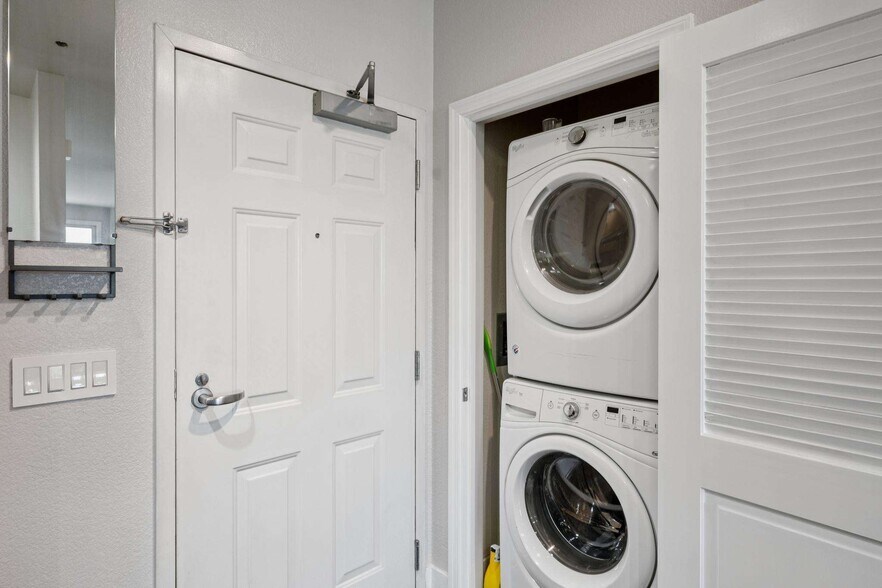 Building Photo - 1535 Brunswig Ln