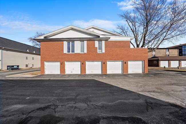 Building Photo - 5721 Circle Dr