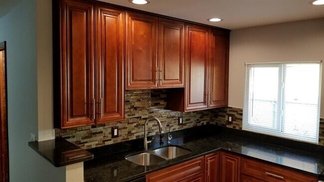 Building Photo - 404 SW 9th St