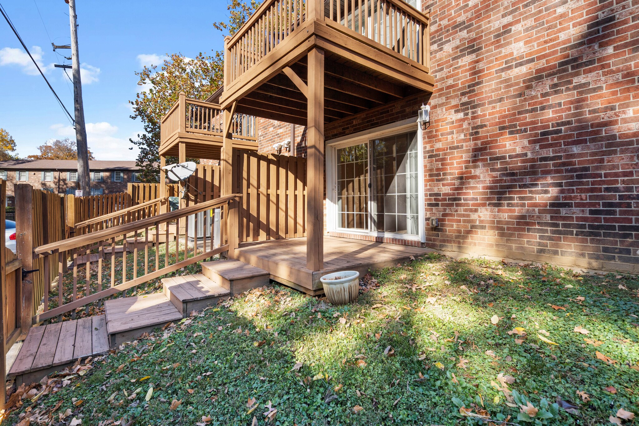 Building Photo - 747 N Hite Ave