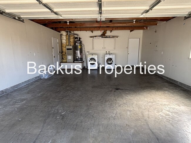 Building Photo - Wonderful Three bedroom Home in Greenfield