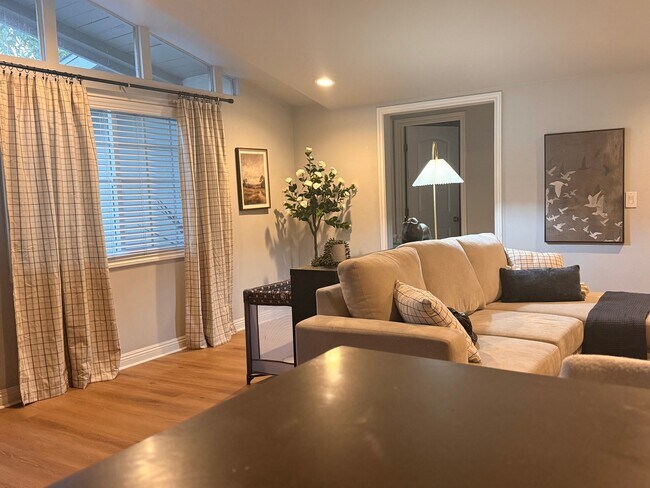 Building Photo - 1048 N Hermosa Dr