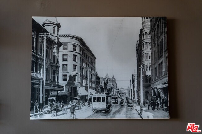 Building Photo - 257 S Spring St