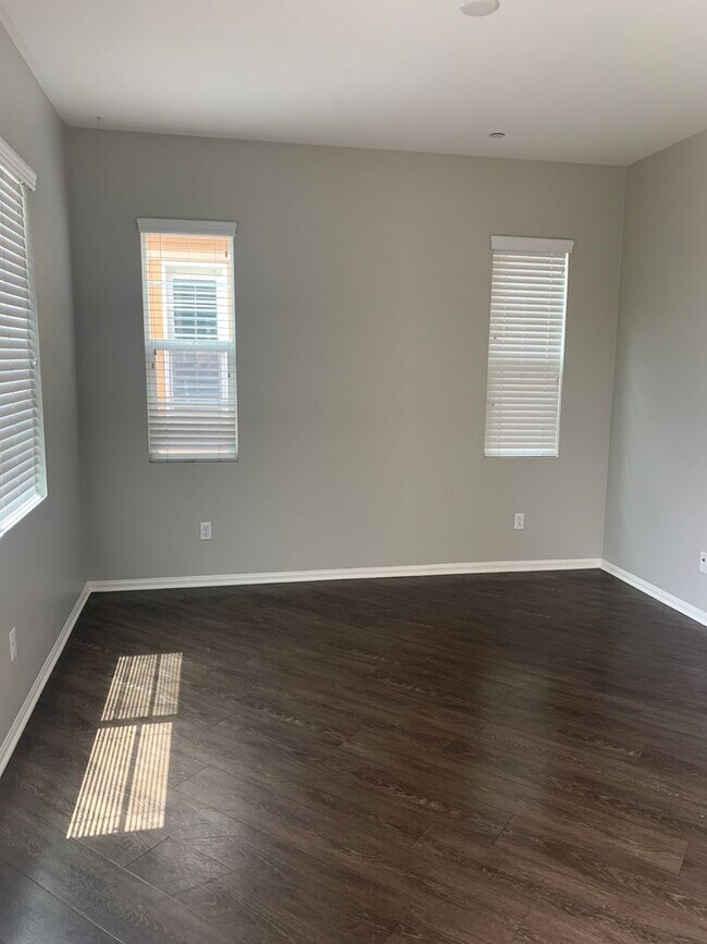 Building Photo - 3 Bedroom Condo for Rent in Murrieta