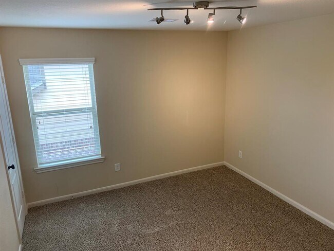 Building Photo - 6819 Hunters Trace Ln