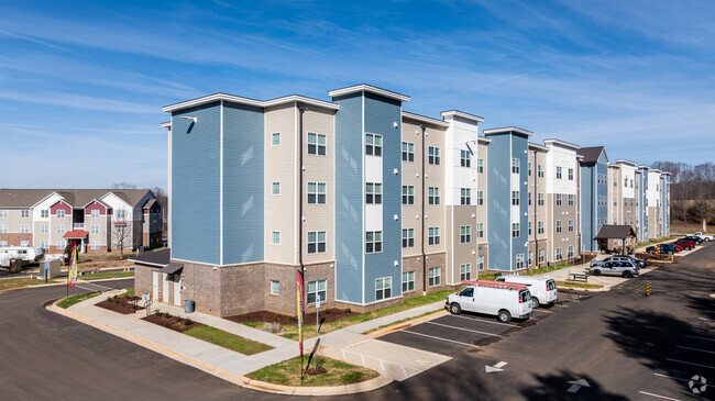 Building Photo - Flats at Statesville