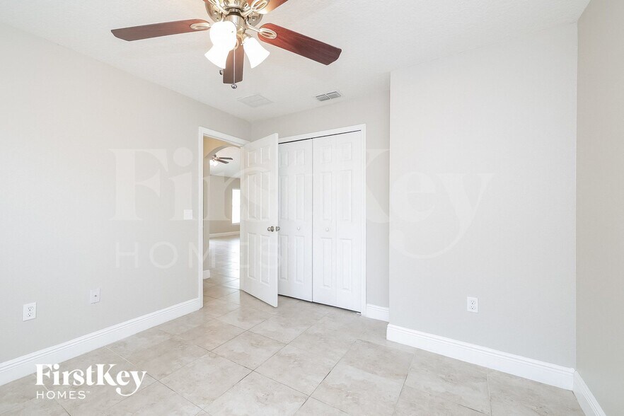 Building Photo - 2005 Maple Ln