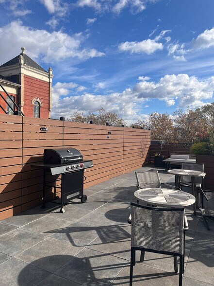 Building Photo - 329 Pacific Ave