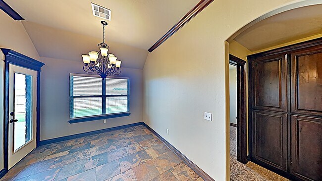 Building Photo - Luxury 4 Bedroom 2.5 Bathroom Home in Cobb...
