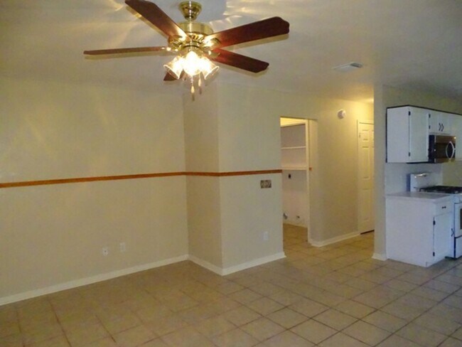 Building Photo - 5907 Deer Lake Dr